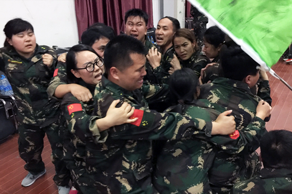 不輕言放棄，是對夢想的執著；不輕易服輸，是對成功的渴望！